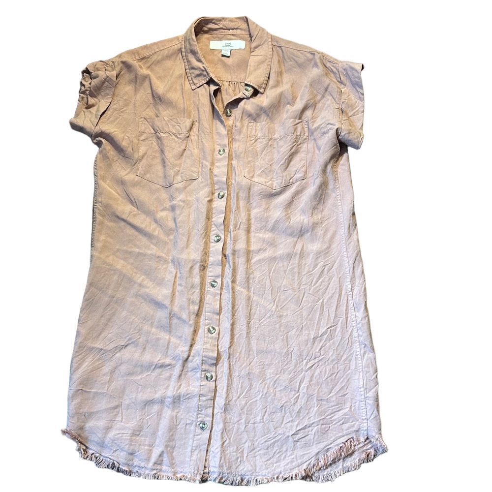 Button-Up Short Sleeve Shirt in Mauve/ tan box 22